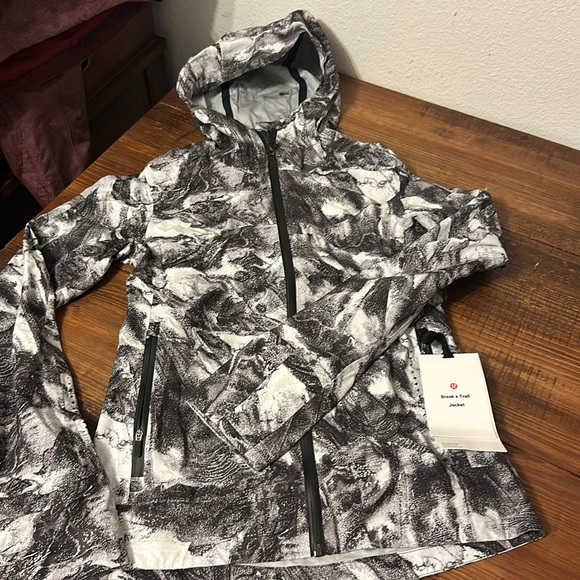 Lululemon Break A Trail Jacket
Take Flight Grey Multi - Picture 7 of 9